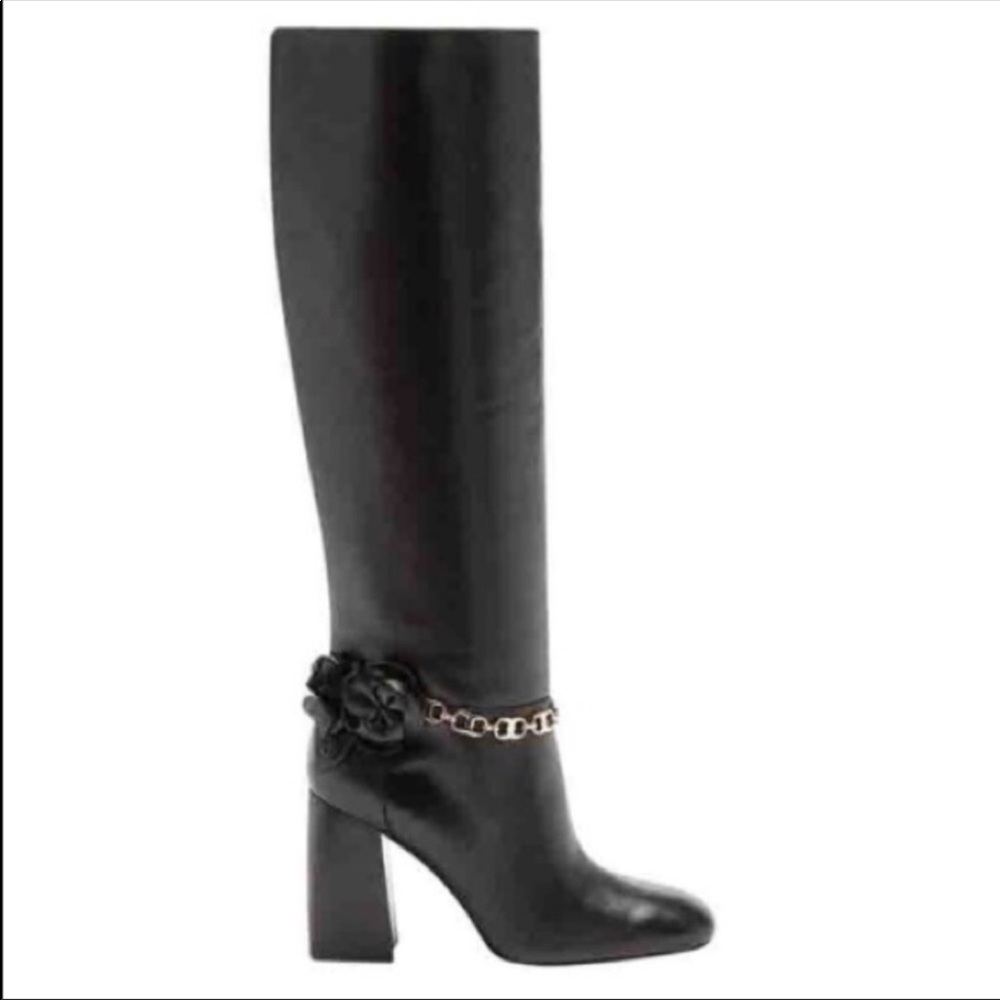 Gorgeous Boots with gold chain